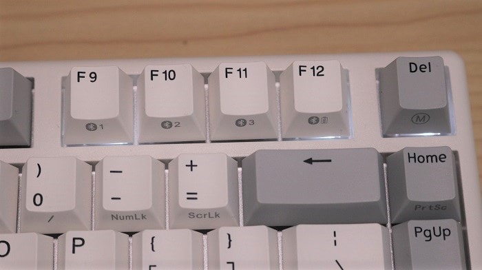 NizキーボードはBluetooth接続可能で、3台のPCに対応